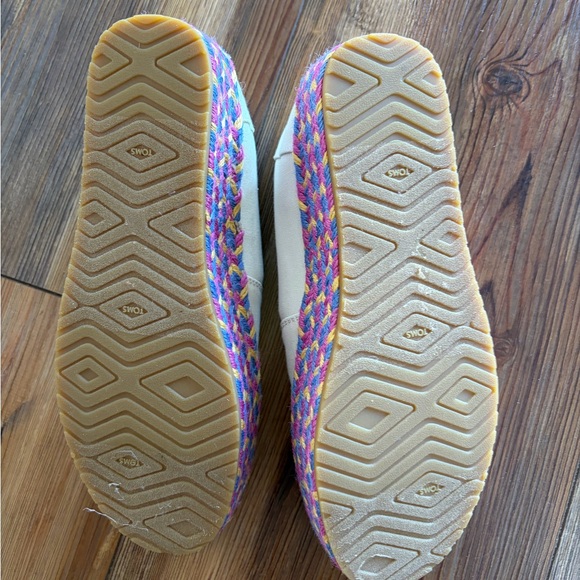 Toms Women's Espadrilles with Frida Kahlo Design - Cream and Pink - Picture 4 of 5